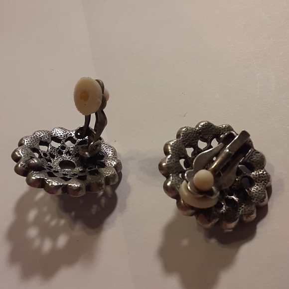 Clip-on Earrings with Rhinestones - Picture 4 of 5